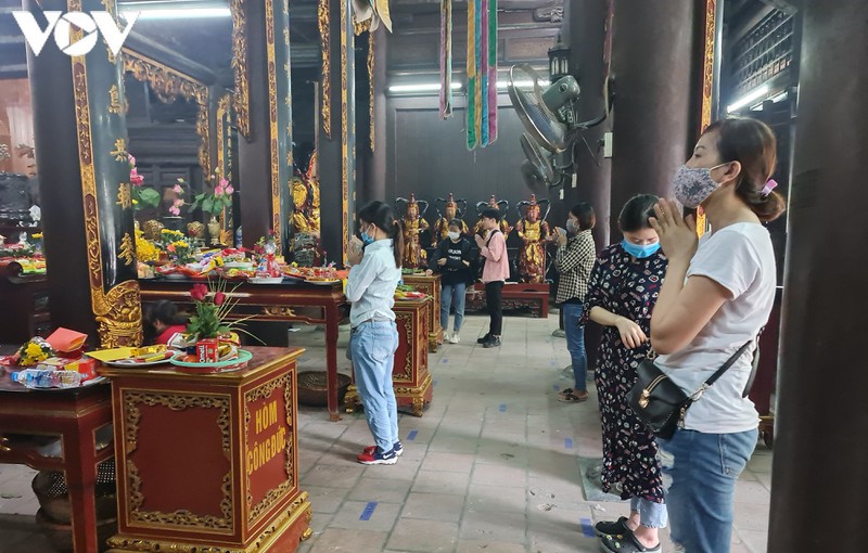 Hanoi pagodas uncrowded during Buddhist festival